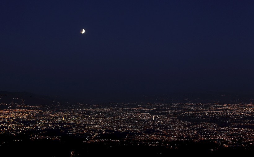 Фотографии Луны из разных городов