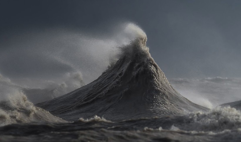 18 невероятных снимков о силе волн на грозном озере Эри