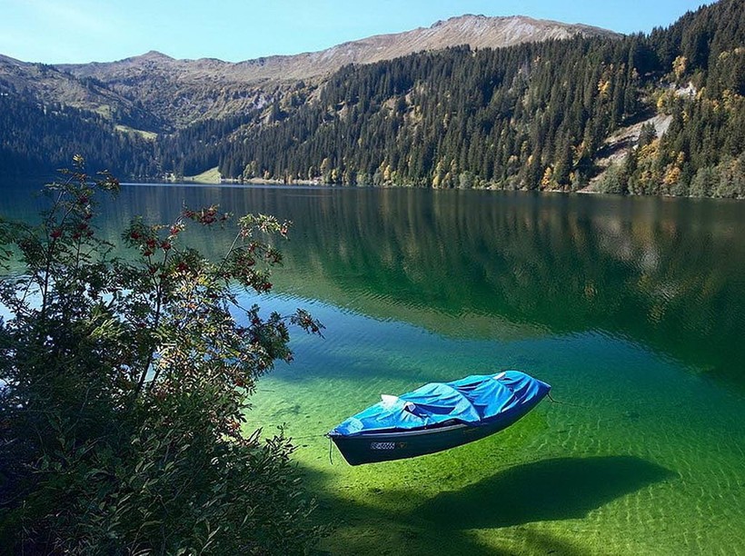 Это самое чистое озеро на планете, но не вздумай погрузиться в его воды!