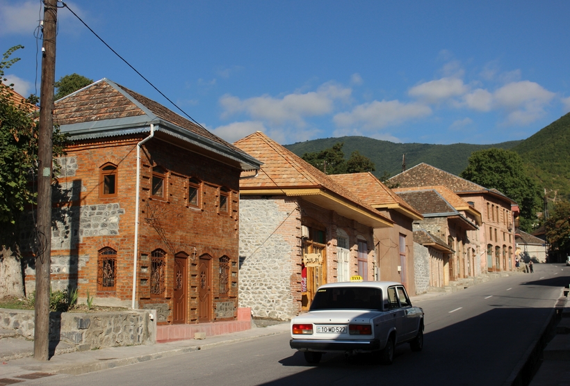 Шаки город азербайджан. Азербайджан село шеки. Азербайджан город дашксен. Г шеки азербайджан. Шеки району.