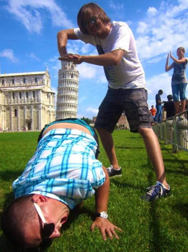10 фото о том, что большинство людей не умеет фотографироваться с Пизанской башней 