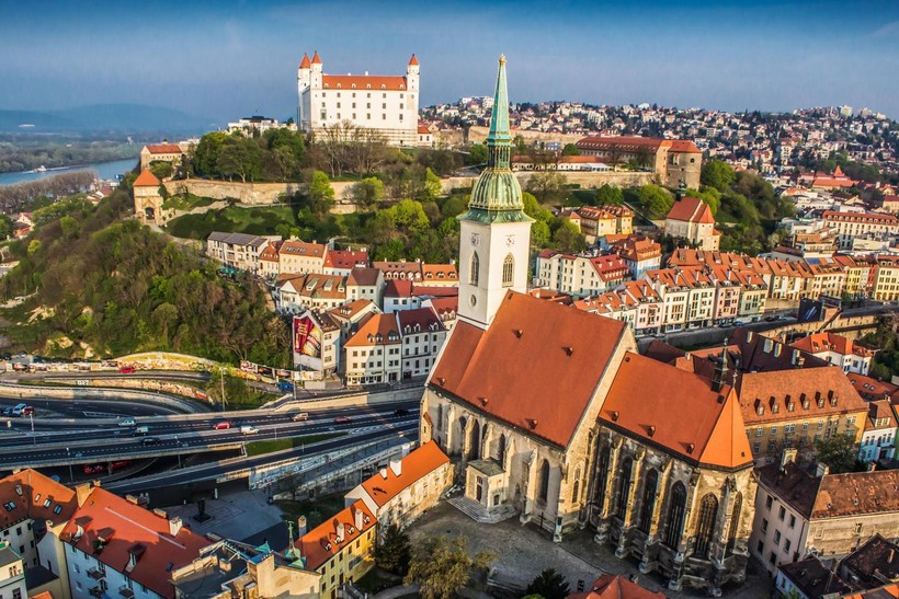 Братислава - достопримечательности, церкви, музеи, еда, ночные клубы,  транспорт - как добраться в Братиславу