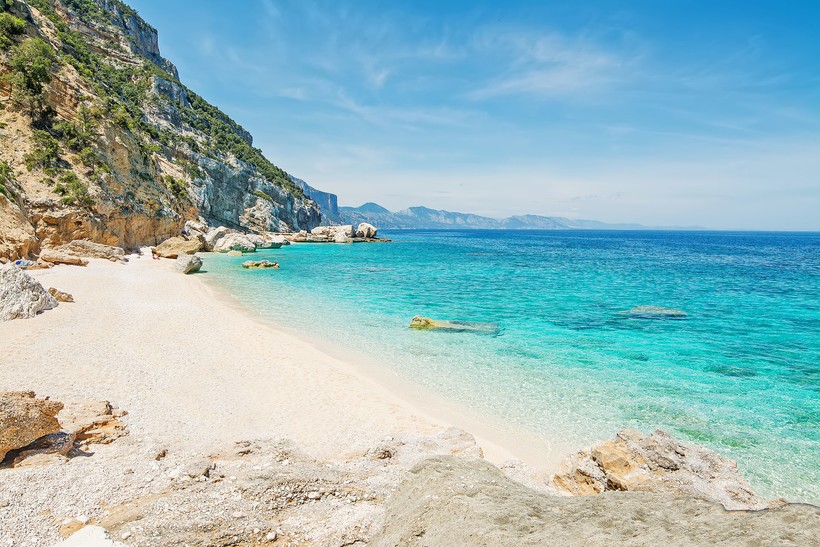 Туристы заплатят по тысяче евро за кражу песка с пляжа