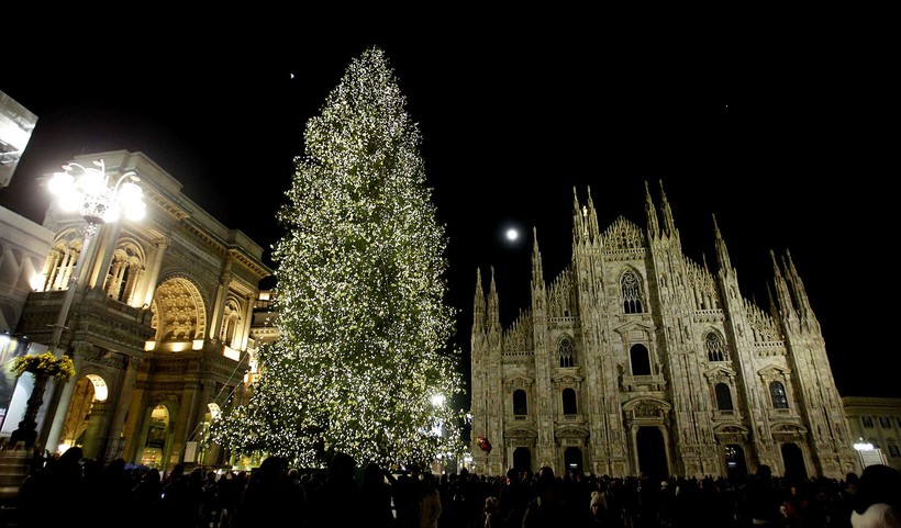 Елка у дворца Duomo, Милан