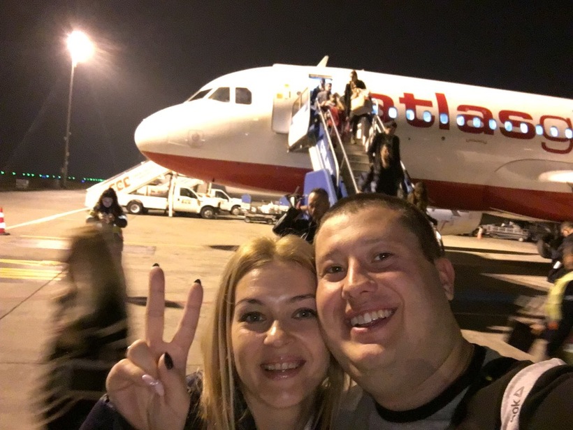 Я с супругом в аэропорте Ататюрк 