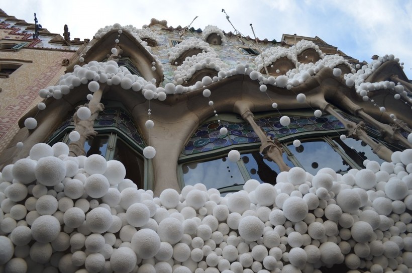 Дом Костей в снегу, Барселона