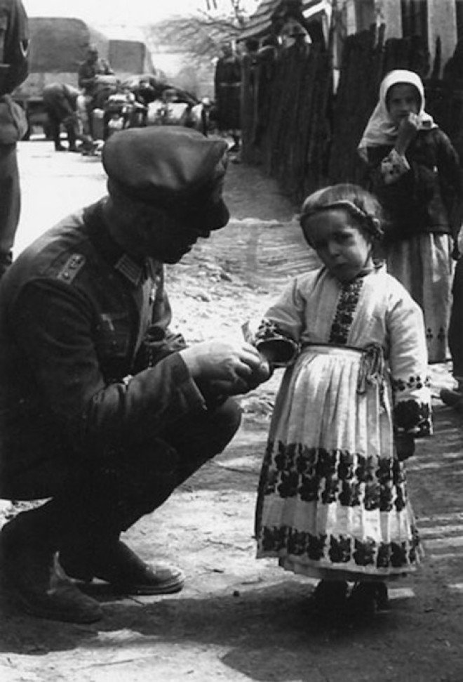 Как выглядят немцы дети 19 фото, сделанных фотографом из Германии в советской деревне во время войны
