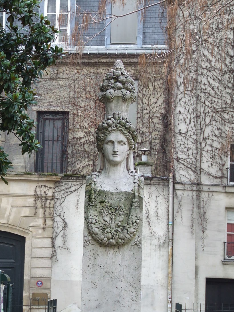 парижский дворик