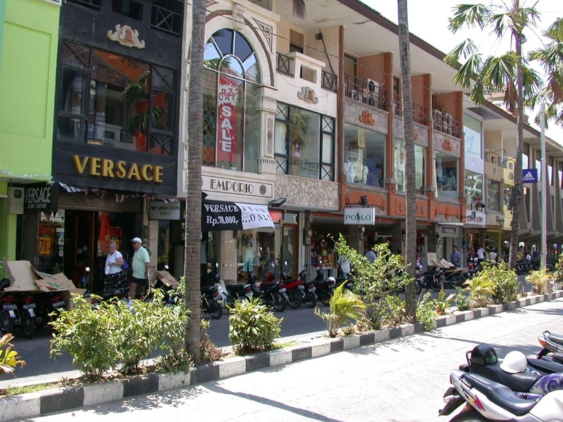 Улица в Куте — Jalan Pantai