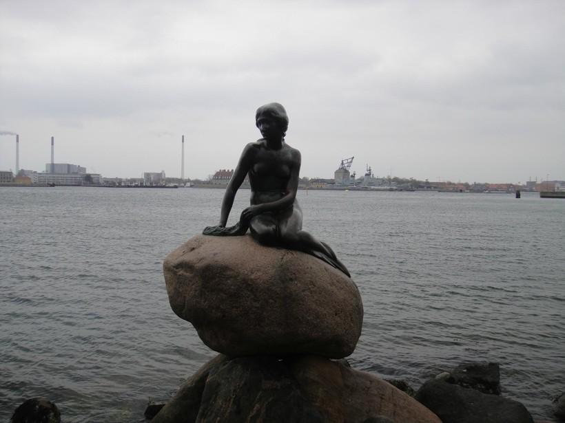 Русалочка в порту Копенгагена, ноябрь 2017