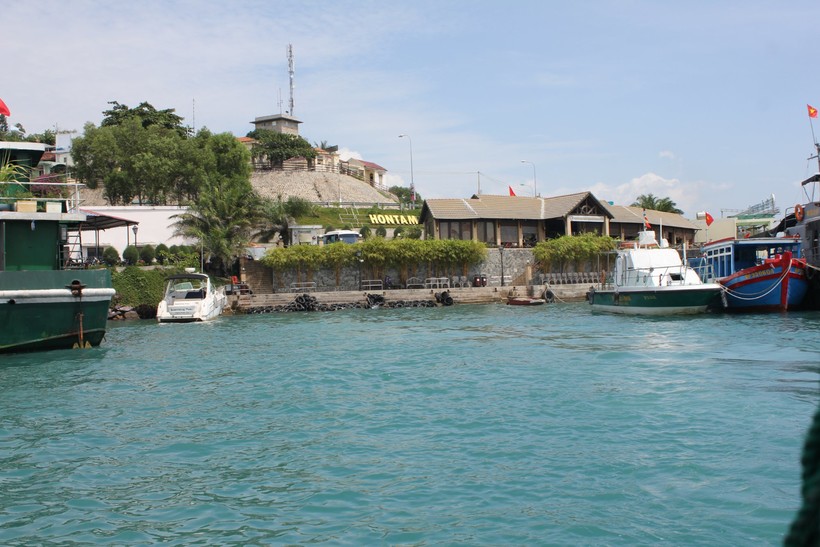 Подплываем к острову Hon Tam