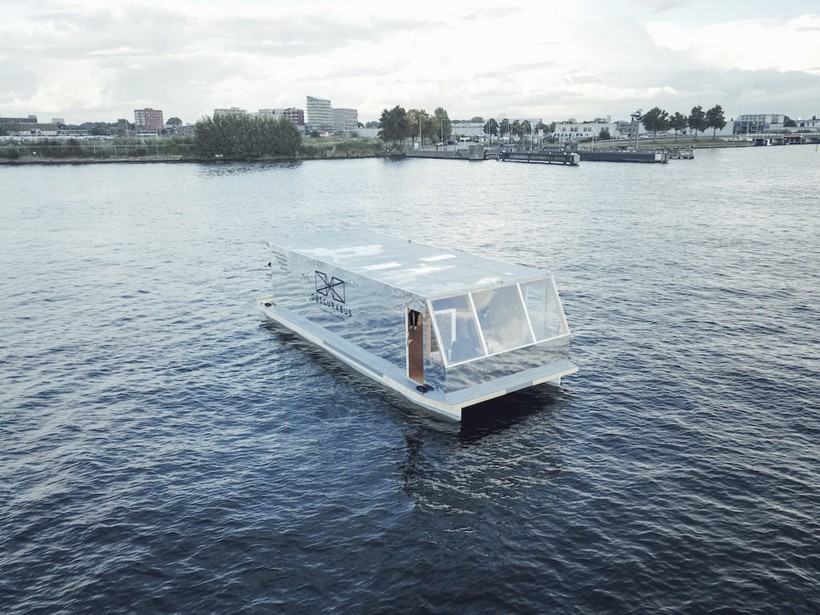 Фотографы превратили лодки в плавучие студии искусства и путешествуют по Европе