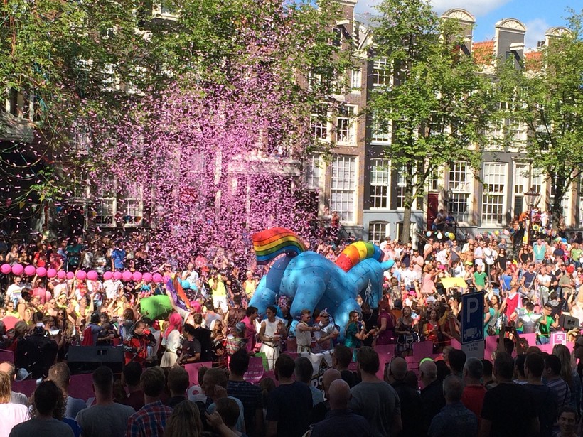 Гей-парад в Амстердаме