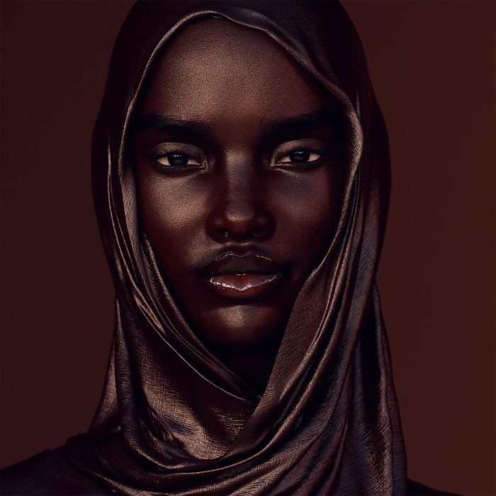 Фотографа обвинили в расизме из-за того, что его чернокожая модель слишком красива