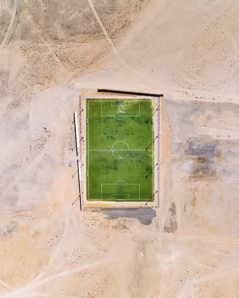 Невероятные фото о том, как пустыня поглощает Дубай и Абу-Даби