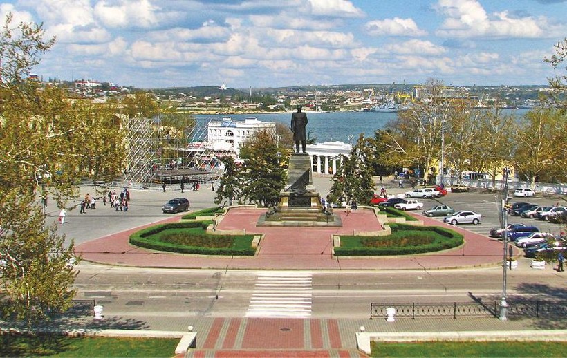 Площадь Нахимова - одно из самых запоминающихся мест Севастополя