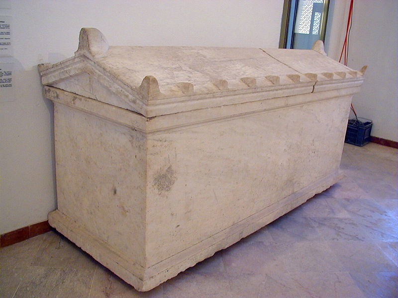Античный саркофаг