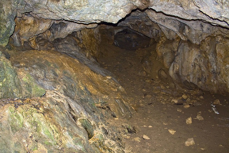 Местам пещеры выглядят угрюмо