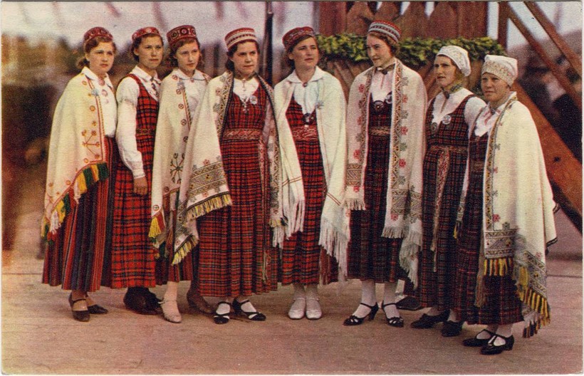 Latvijskie traditsionnye kostyumy