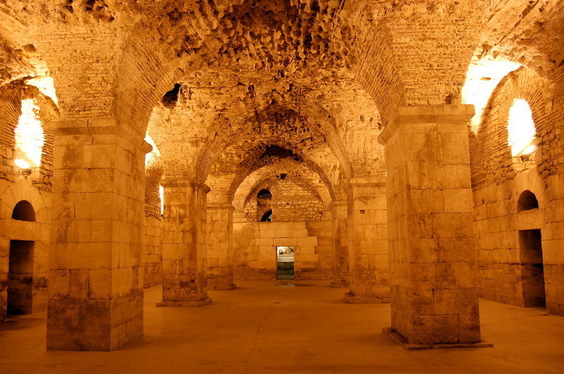 Подземелья дворца прекрасно сохранились