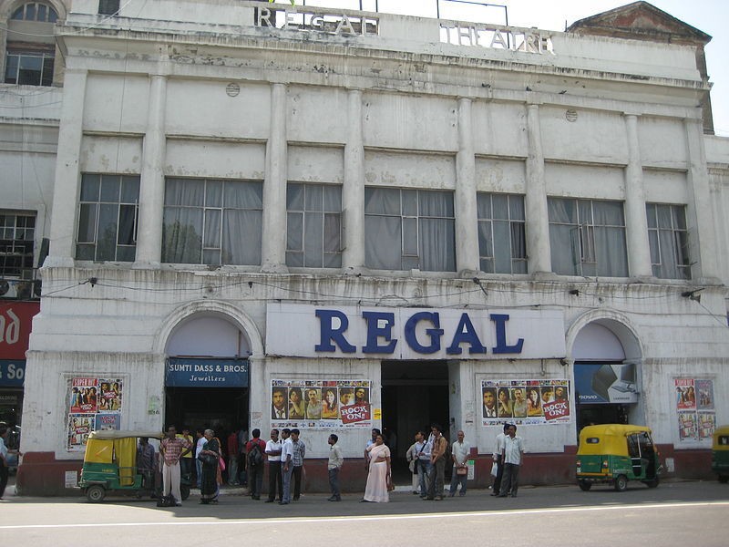 Старый, построенный в 1930-х годах кинотеатр все еще работает