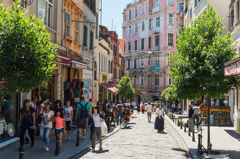 Стамбул: прогулка по главной улице города Истикляль