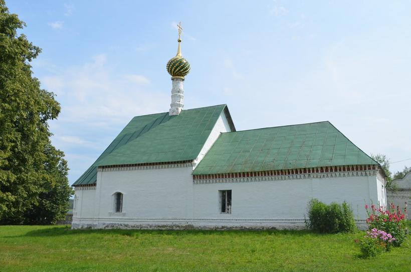В средней полосе России много небольших приятных церквей