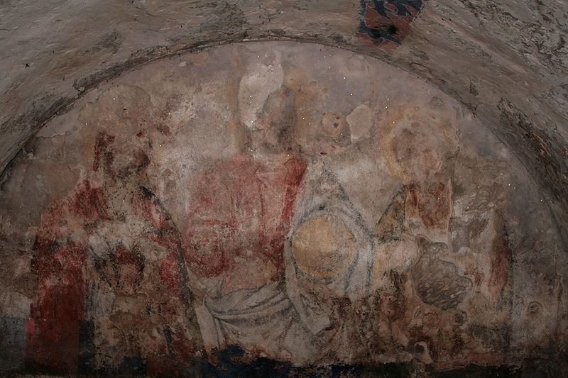 Древние фрески сохранились фрагментами