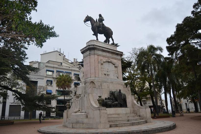 Памятник основателю Монтевидео