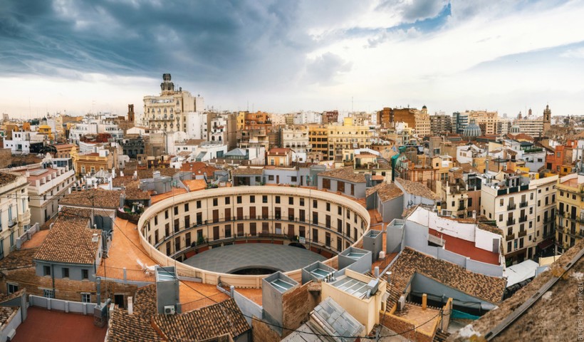 Города испании для жизни температура в абу даби по месяцам