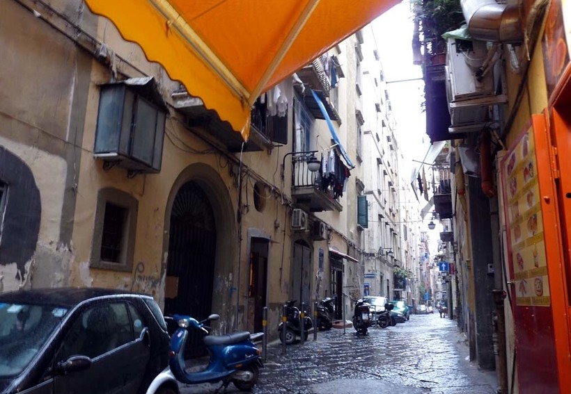 Неаполь: прогулка по улицам испанского квартала
