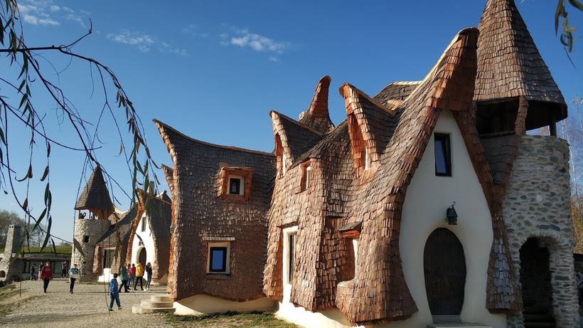 Глиняный замок Долины Фей — поистине сказочное место в Румынии
