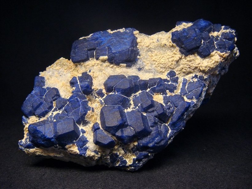 Фото камня ляпис лазурь 5000 лет на пике моды: самое древнее в мире месторождение лазурита