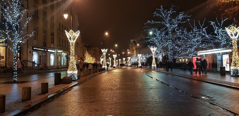 Варшава в ноябре надела новогодний наряд