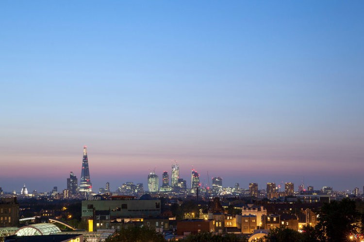 Вид на лондонский горизонт с крыши Пэкхэм