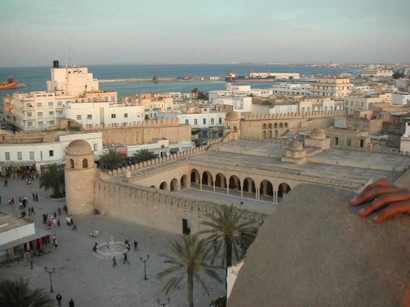 Одна из площадей Туниса