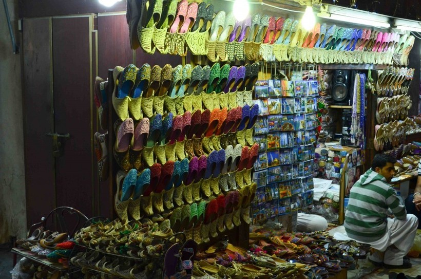 Аль карама рынок дубай. Рынке карама. Вещевой рынок анталия алтынкум. Рынке карама. Рынке сук-аль-мил.