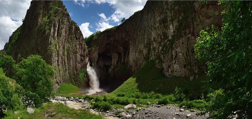 Водопад недалеко от Эльбруса