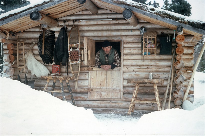 Мужчина возвел дом в горах Аляски и прожил там счастливые 30 лет в полном одиночестве