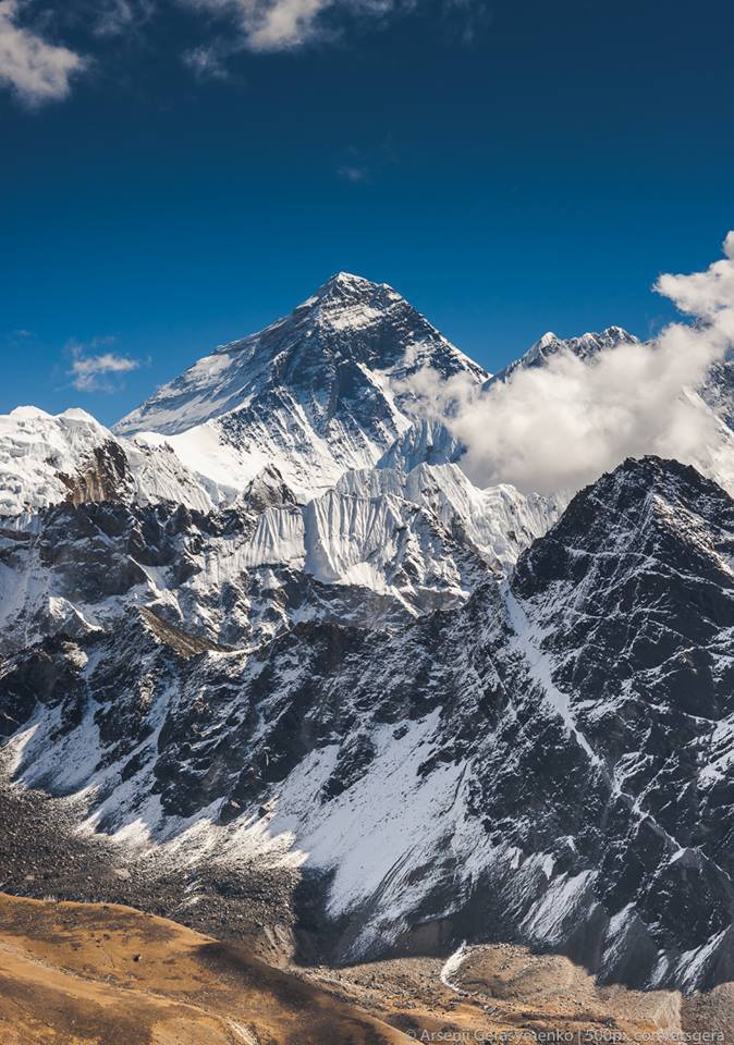 Which is high mountain in the world. Эверест. пик. mount everest is high mountain in the world.