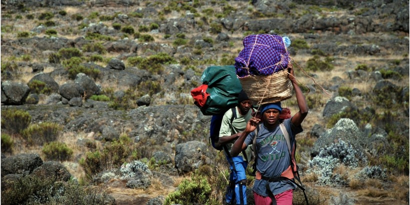 Носильщики на Килиманджаро