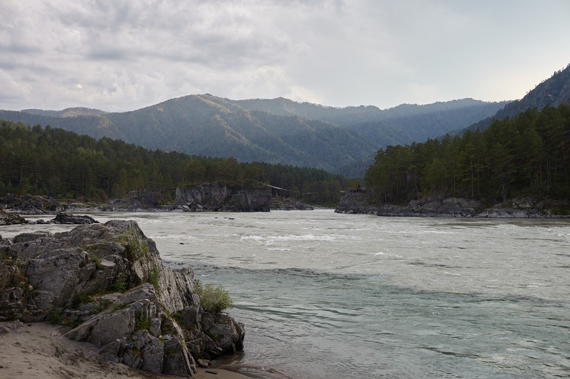 Река Катунь в селе Чемал