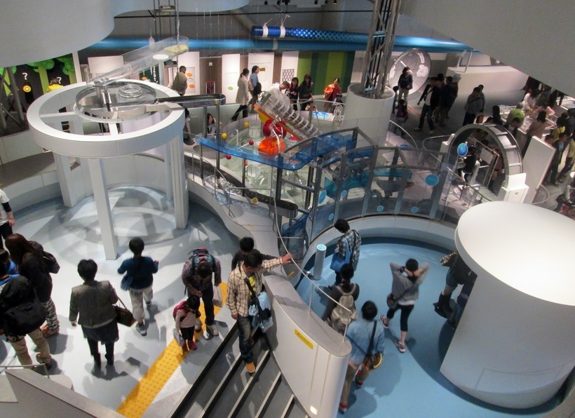 Потрясающий музей науки в Нагое, где находится самый большой планетарий в мире