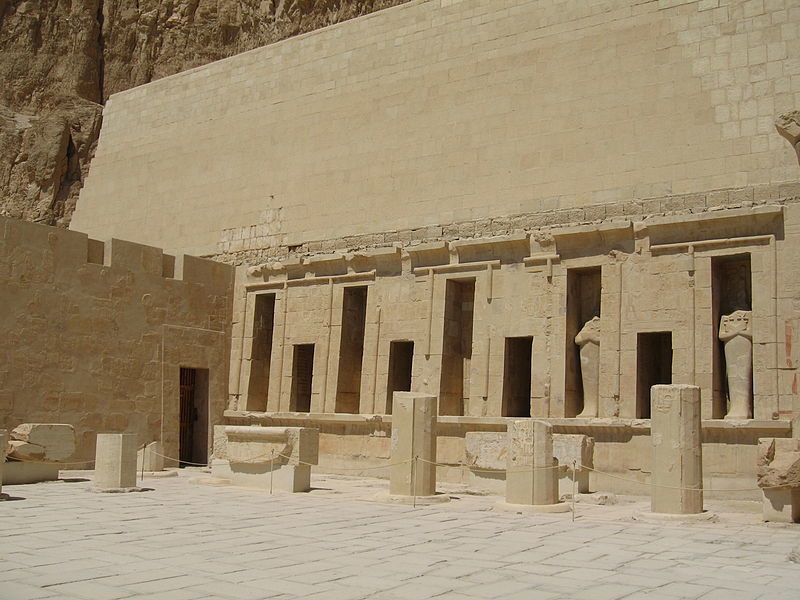 Фрагмент наружной стены храма