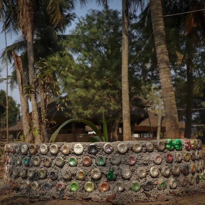 Школьники в Индии могут заплатить за обучение пластиком 