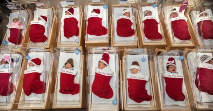 Больница, которая вот уже 50 лет на Рождество отправляет новорожденных домой в носках