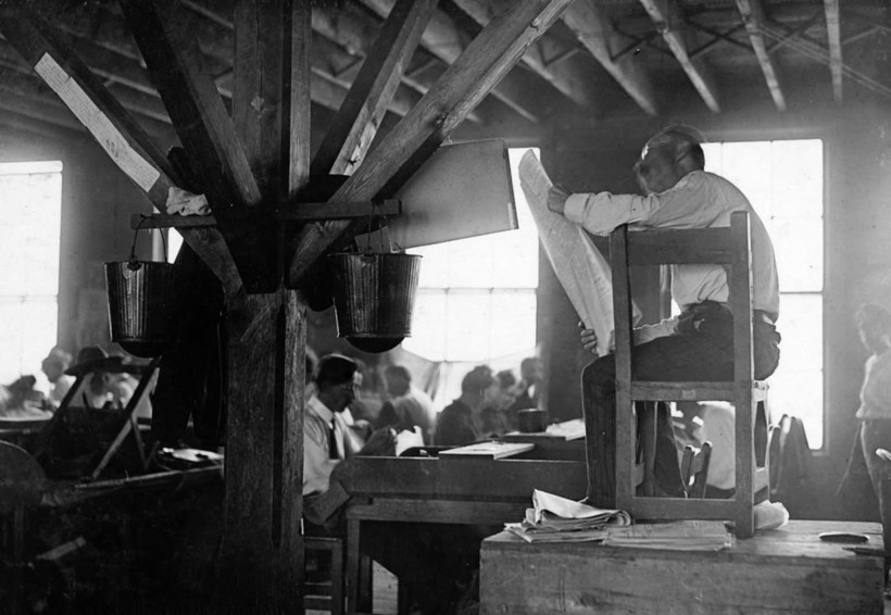 История в фото: зачем на табачных фабриках были лекторы
