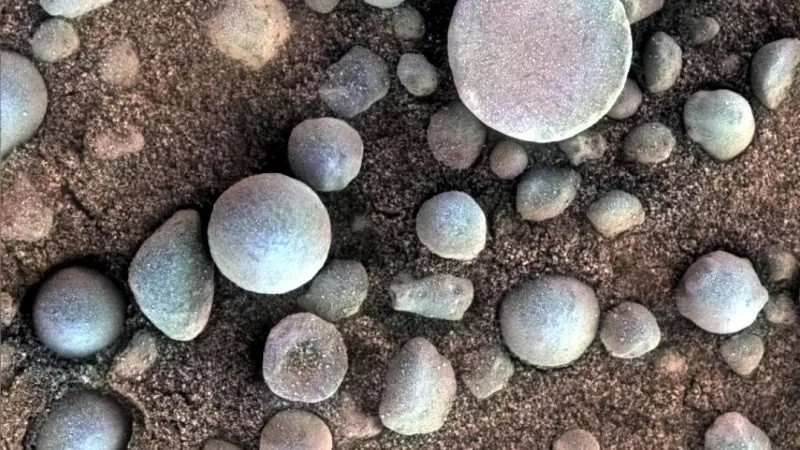 А эти сферы не иллюзия, однако до сих пор неизвестно, откуда взялись эти шары на Марсе