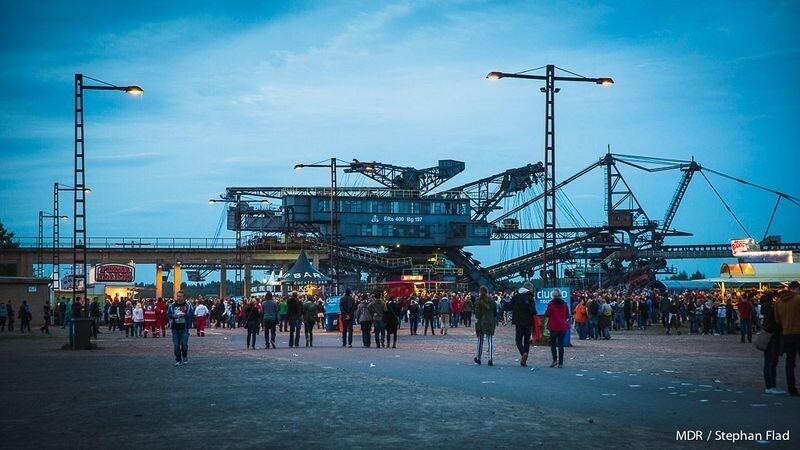 Блог - 15 снимков Феррополиса — железного города, где живут экскаваторы 15 снимков Феррополиса — железного города, где живут экскаваторы