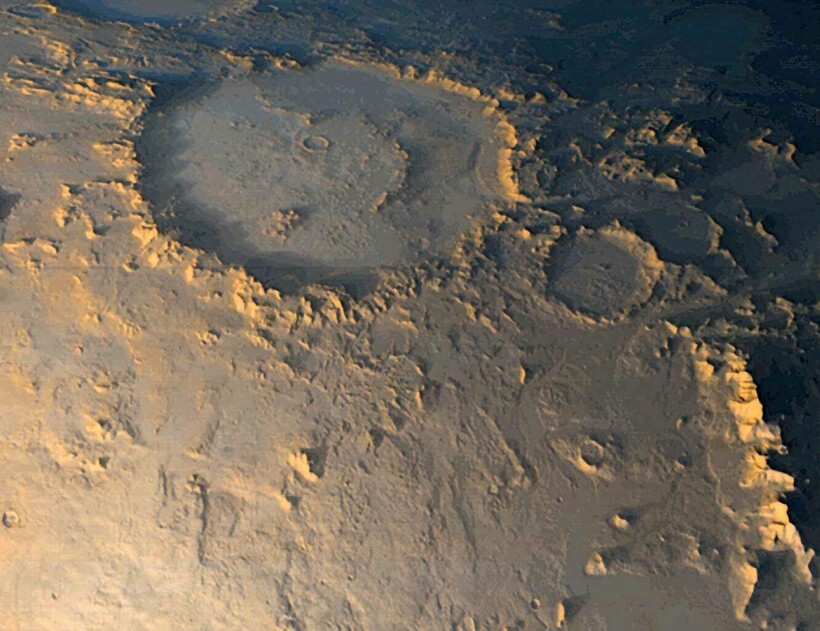 Еще один смайлик - кратер Галле.
